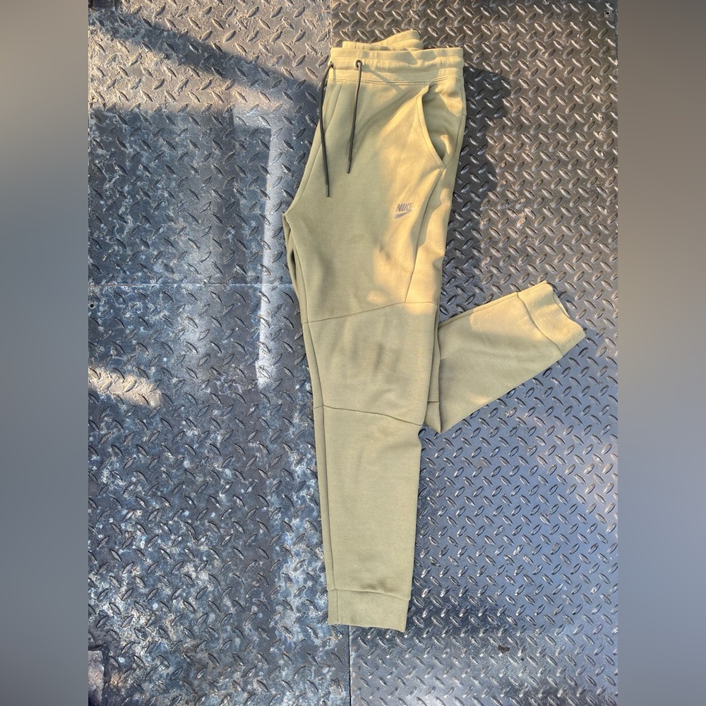 Green Nike tech Pants